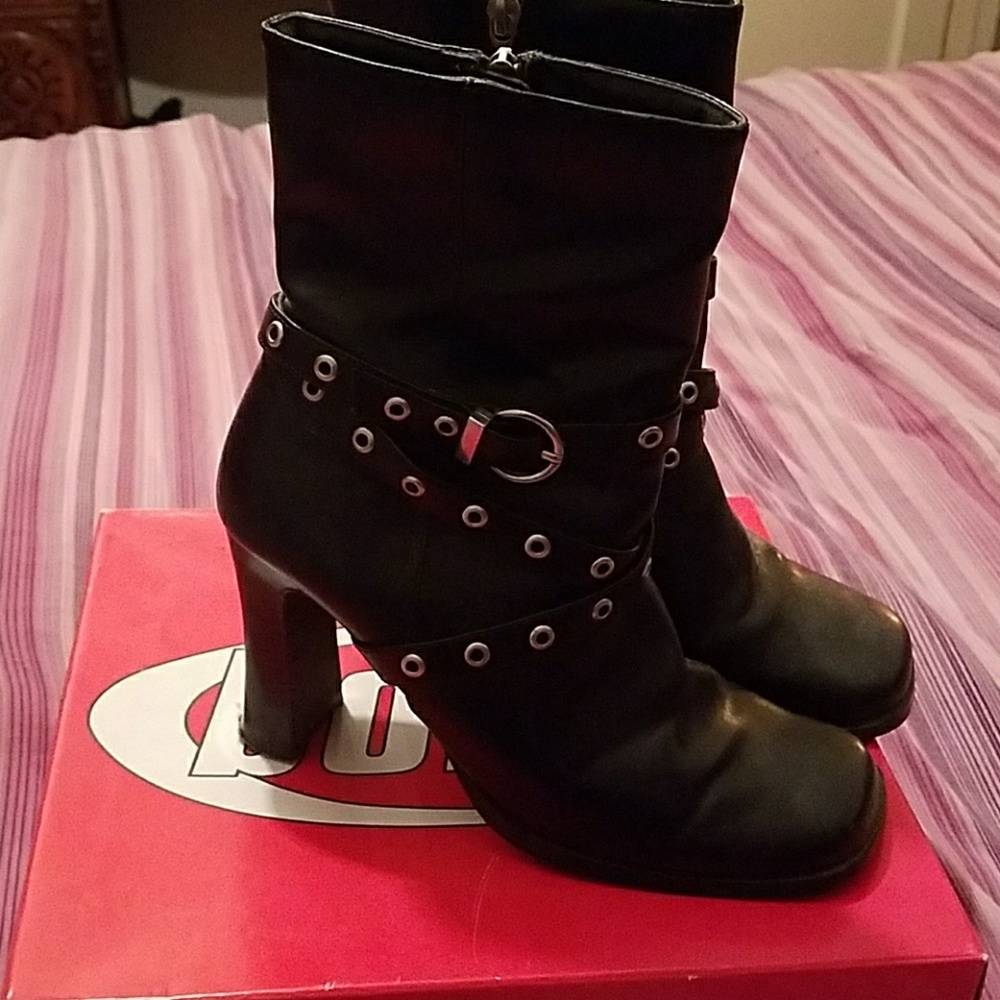 Black and Gromet Bongo Boots